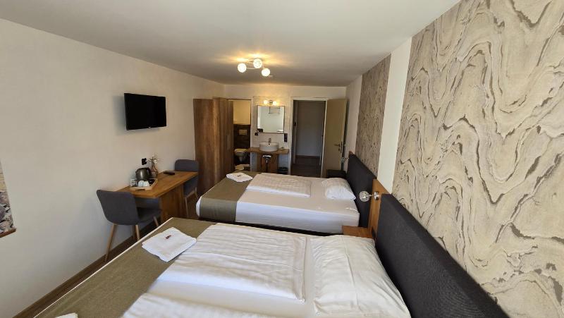 Triple Room image 4