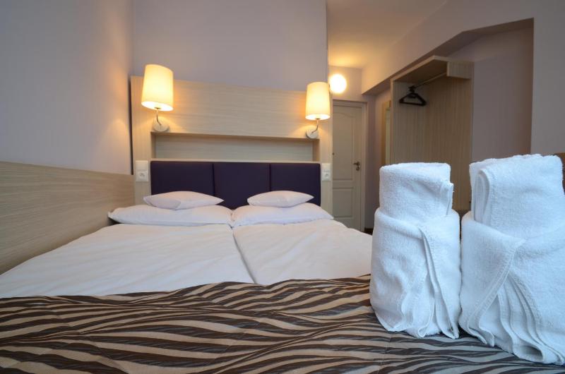 Double Room (1 - 2 Adults) image 4