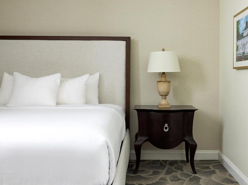 Deluxe King Room image 1