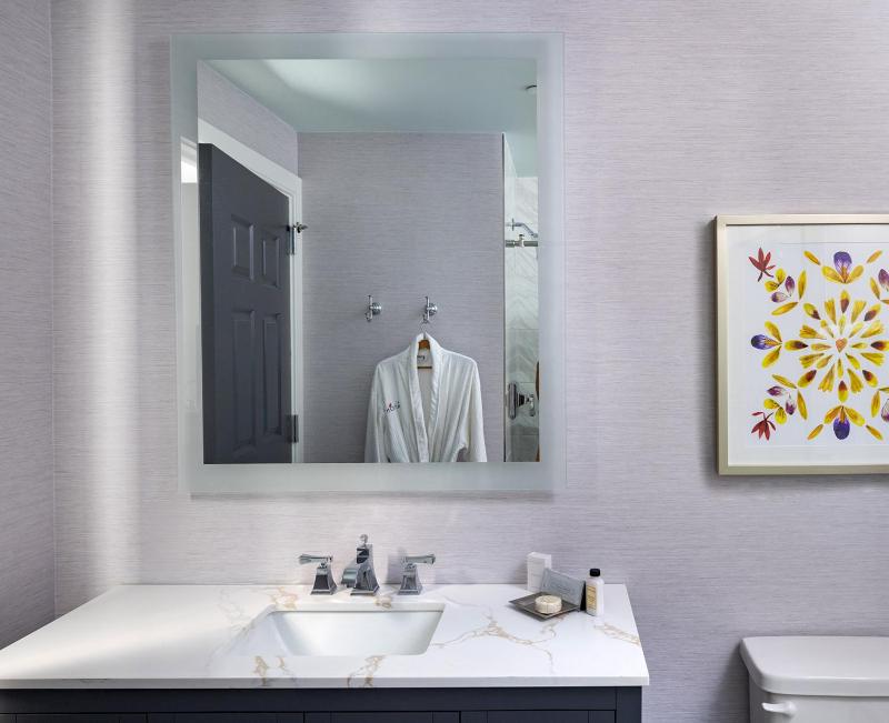 Superior King Room image 3