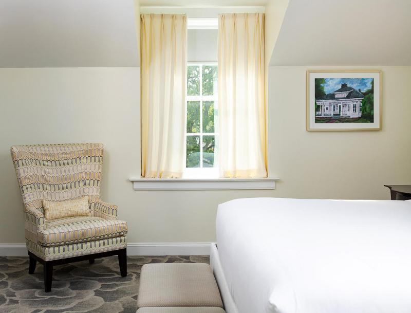 Superior King Room image 3