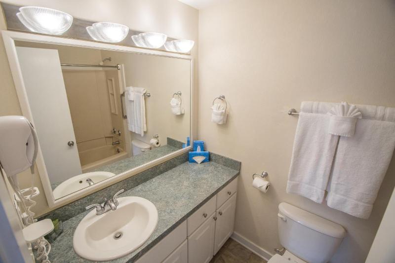 Two-Bedroom Townhouse image 4