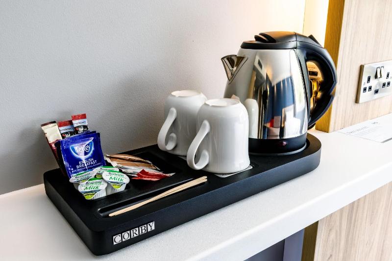 Standard Queen Room with Sofa Bed and Free Hot Breakfast image 4