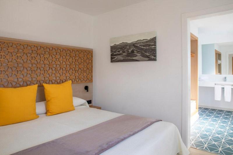 One-Bedroom Apartment image 4