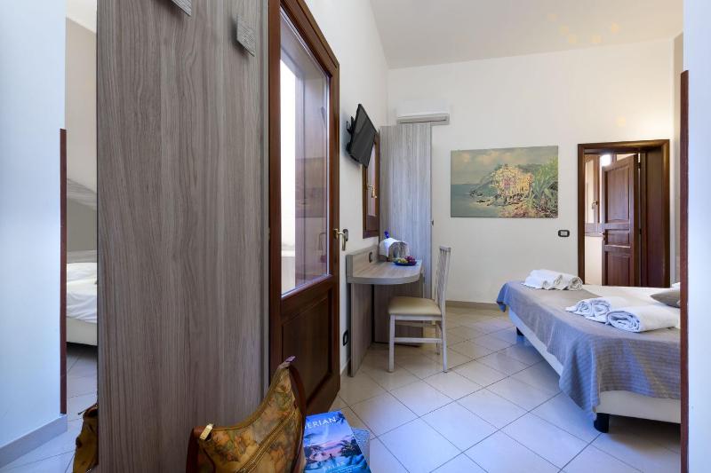 Hotel La Conchiglia Sul Mare - image 11