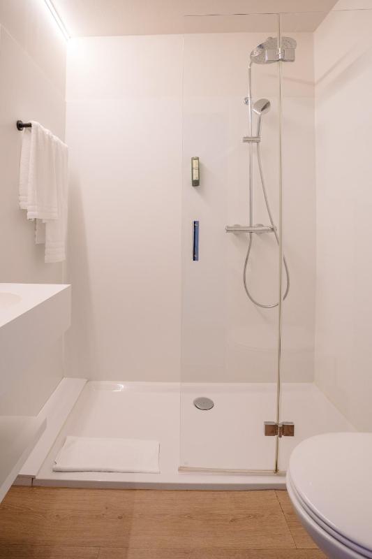 Standard Double Room with Harbour View image 2