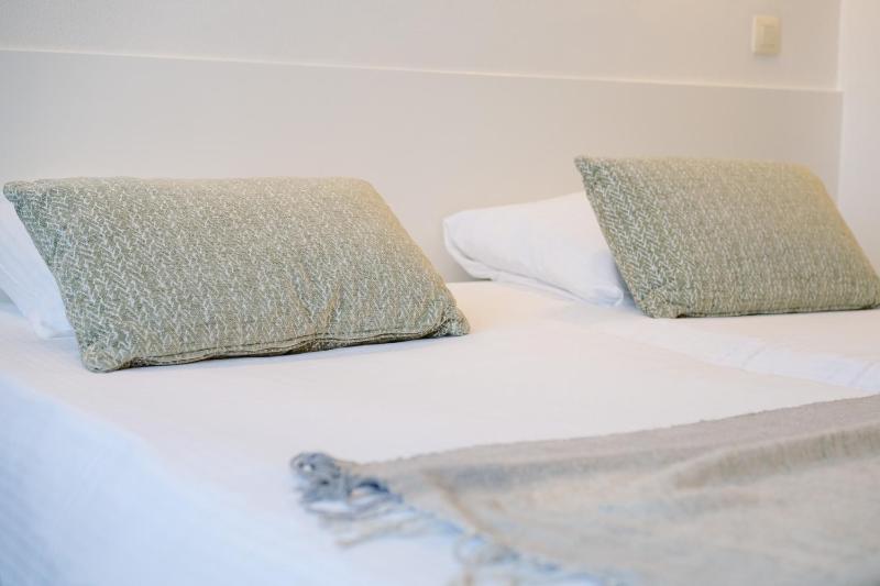 Standard Double Room with Harbour View image 3