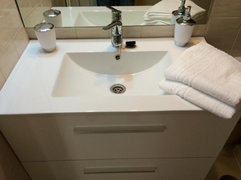 Studio Apartment with Sea View image 2