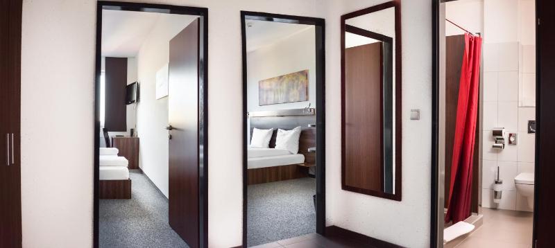 Quadruple Room image 1