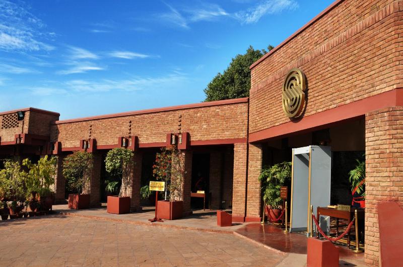 Faisalabad Serena Hotel - image 2