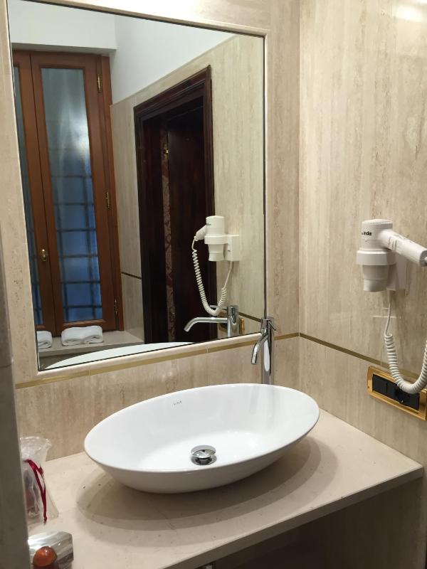 Junior Suite with Canal View image 1