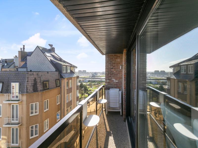 Apartment in Blankenberge near Tennis Club - image 1