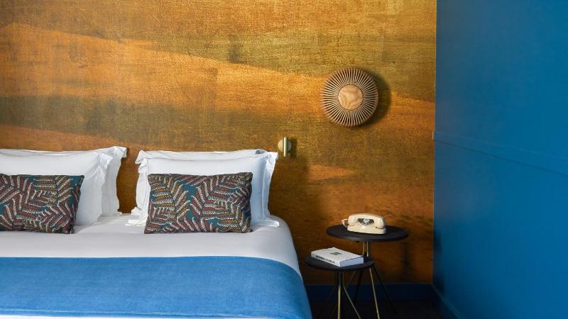 Standard King Room with City View image 2