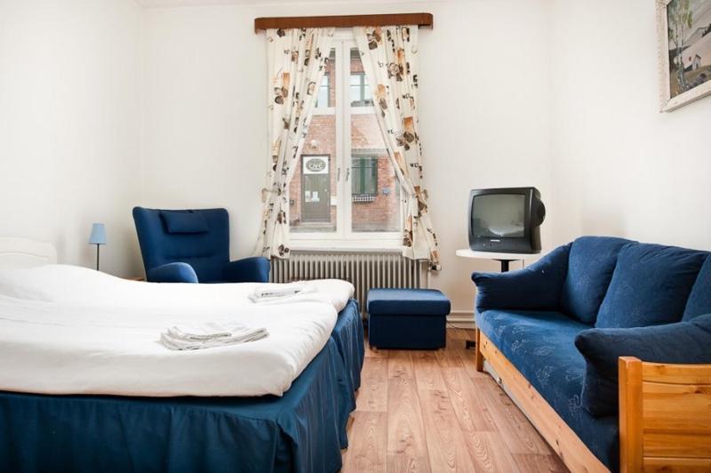 Double or Twin Room with Shared Bathroom image 2