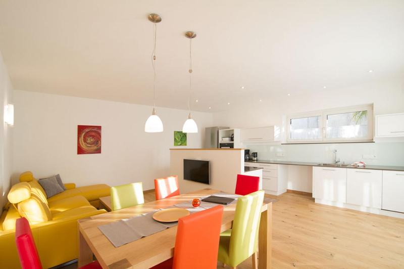 Large Two-Bedroom Apartment with Terrace image 2