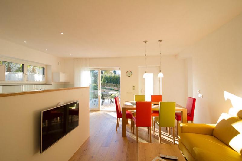 Large Two-Bedroom Apartment with Terrace image 4