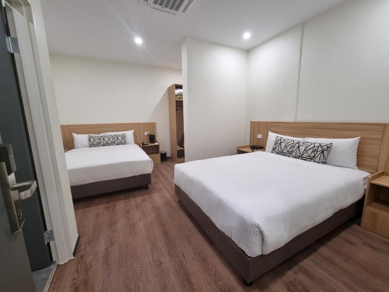 Superior Twin Room image 2