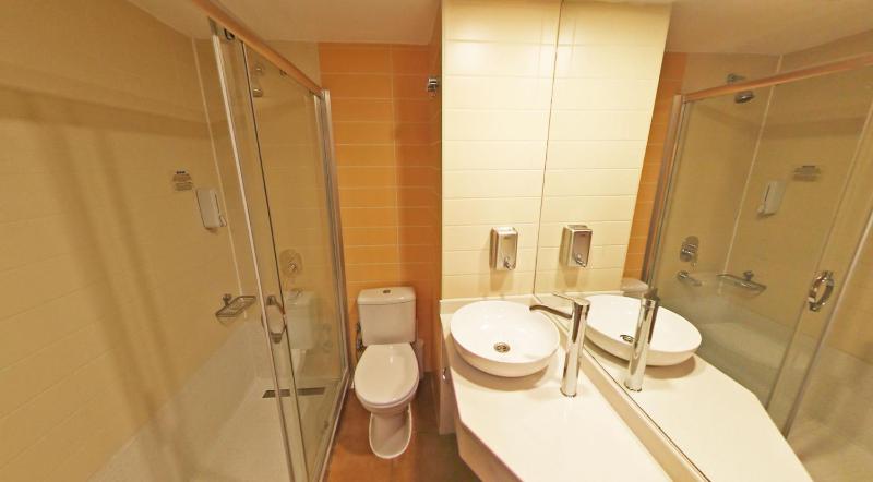 Standard Double Room image 3