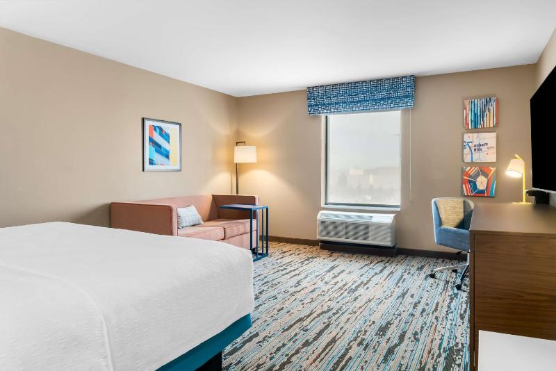 King Room with Sofa Bed image 1