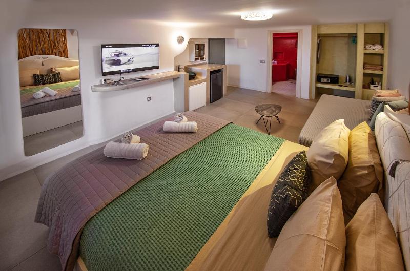 Superior Suite with Hot Tub image 3
