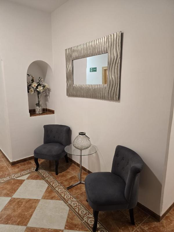Double or Twin Room image 3