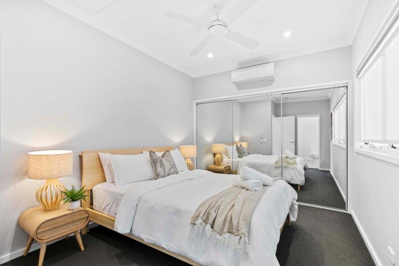 Stylish 3BR Townhouse CampHill - WiFi Parking - image 14