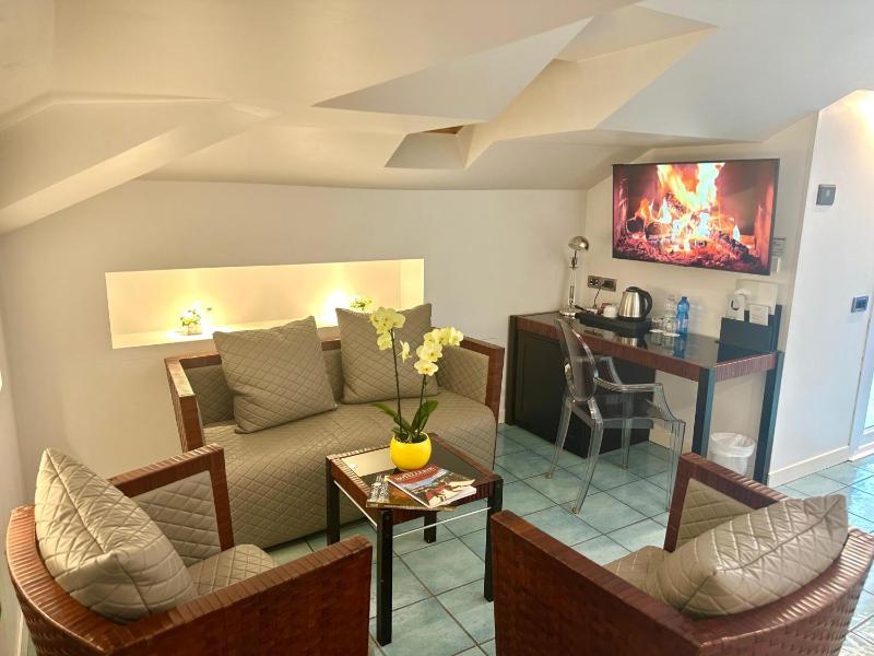 Club House Hotel - image 36