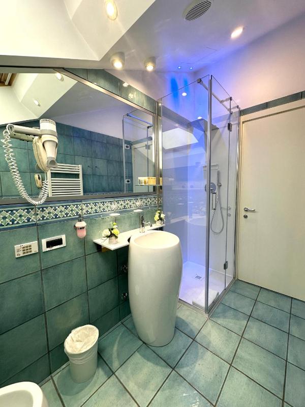 Club House Hotel - image 9