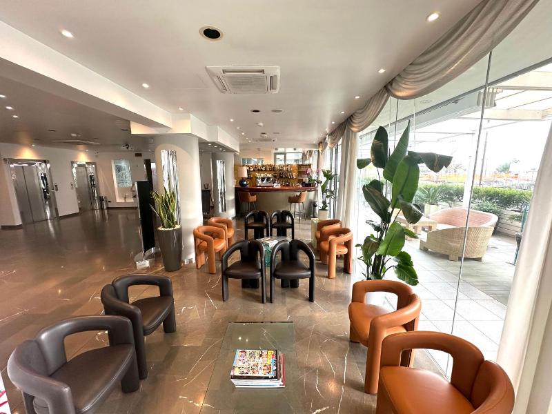 Club House Hotel - image 29