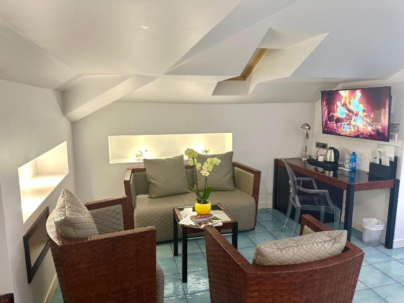 Club House Hotel - image 48