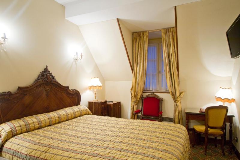 Bourgogne Room image 1