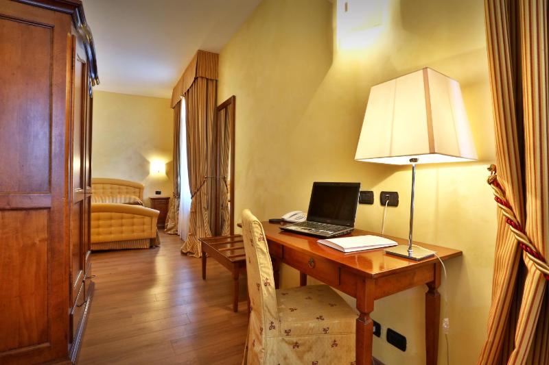 Central Park Hotel Modena - image 9