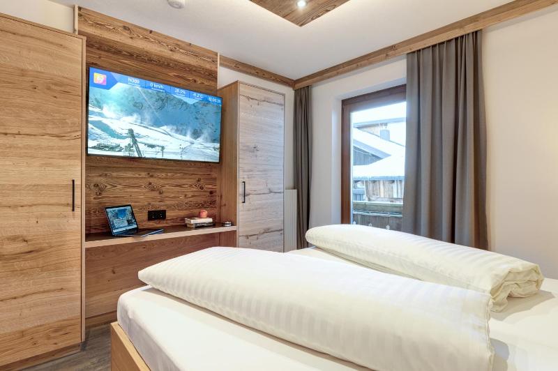 One-Bedroom Apartment image 4