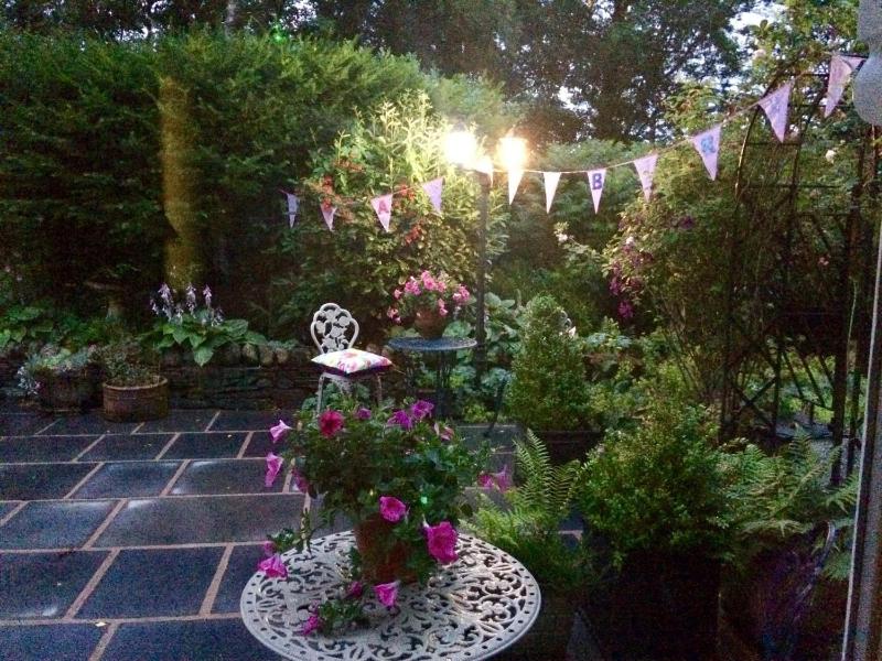 Victorian Suite with Four Poster Bed image 2