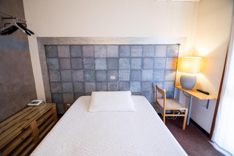 Small Double Room image 2