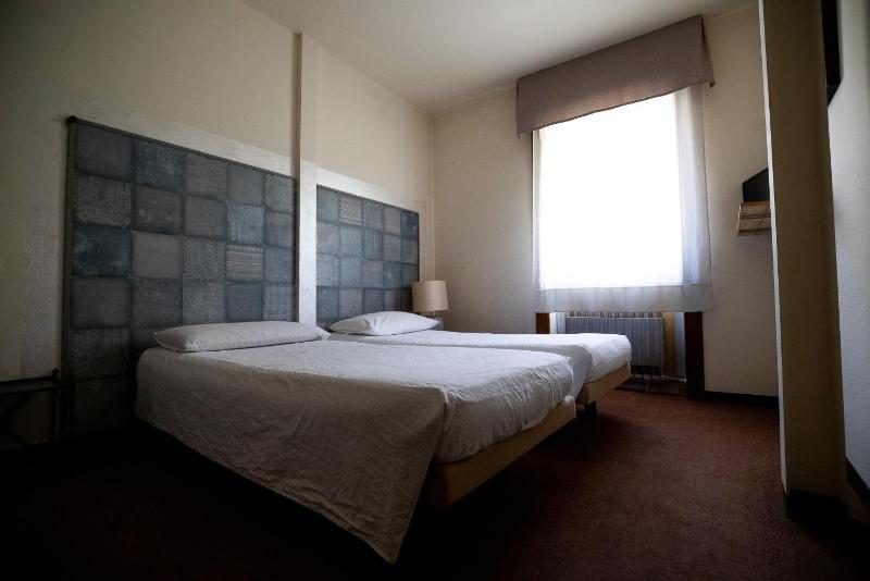 Basic Triple Room image 1