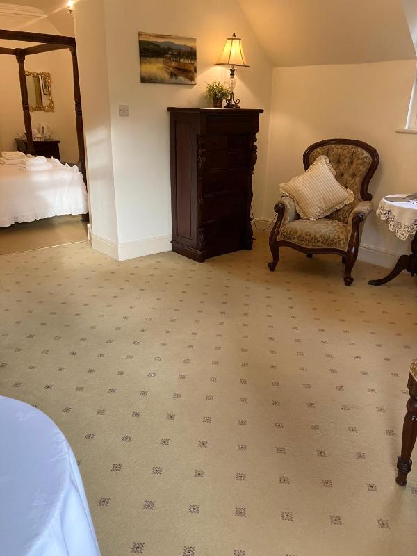 Jacobean Suite with Four Poster Bed image 1