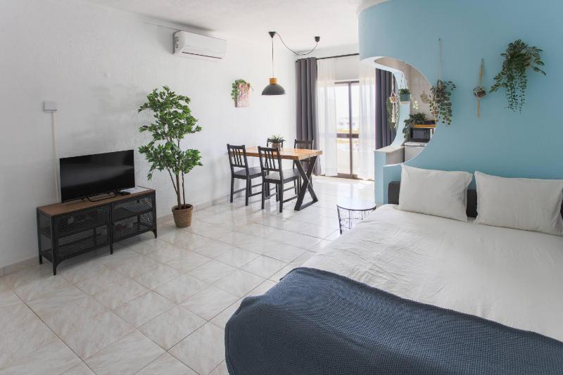 Go4Portugal - Dinis - Luxe Condo with Pool Airco Seaview with two Balcony - image 3