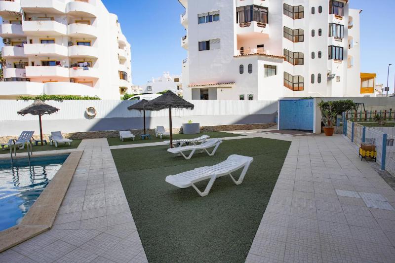 Go4Portugal - Dinis - Luxe Condo with Pool Airco Seaview with two Balcony - image 2