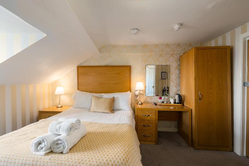 Double Room image 3