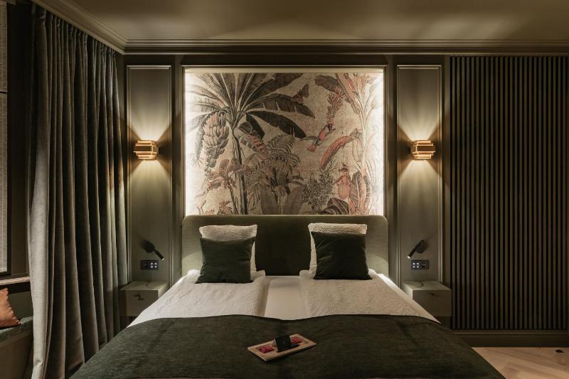 Deluxe Quadruple Room image 1