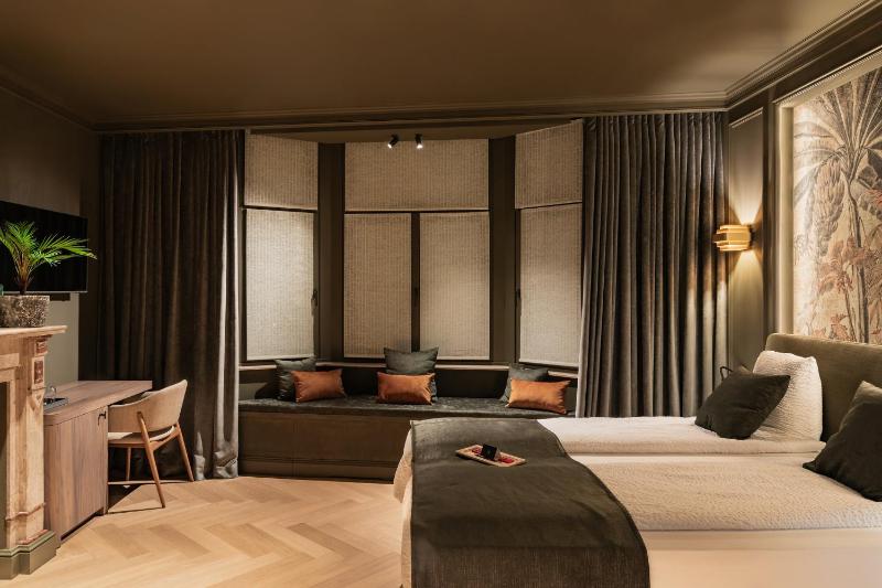 Deluxe Quadruple Room image 3