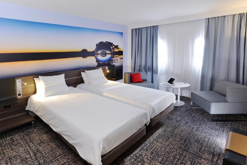 Superior double Room with one double bed or two single beds  image 3