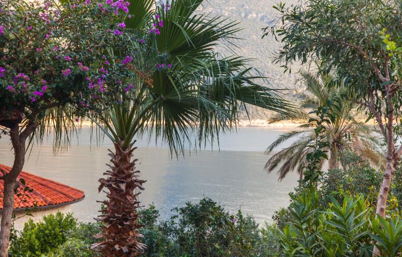 Double Room with Balcony and Sea View image 2