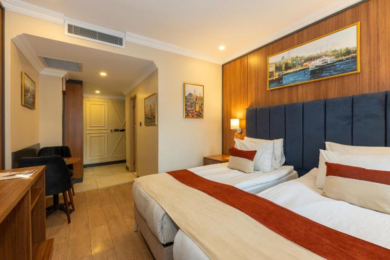 Double or Twin Room image 4