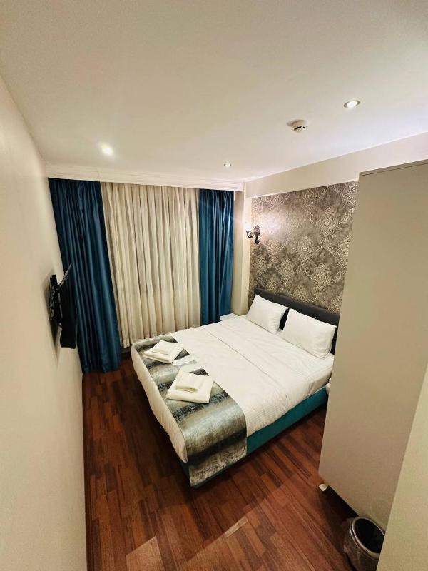 Large Single Room image 4