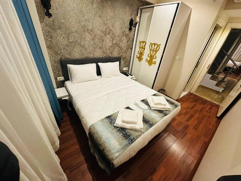 Large Single Room image 2