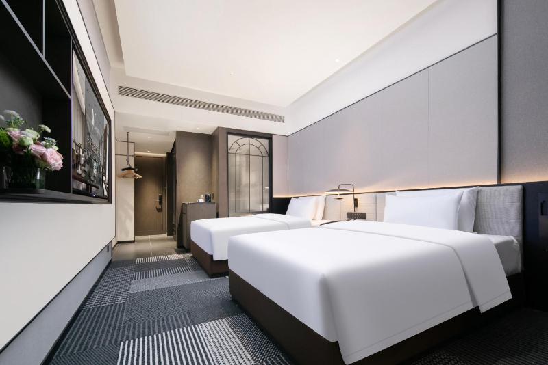 Madison Hotel Wuhan Jianghan Road Pedestrian Street - image 10