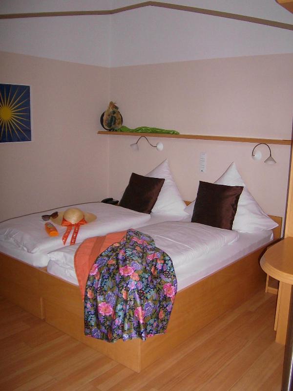 Double Room with Balcony image 2