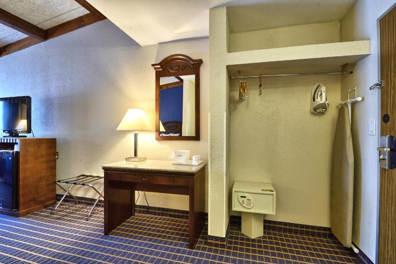 King Room - Non-Smoking image 3